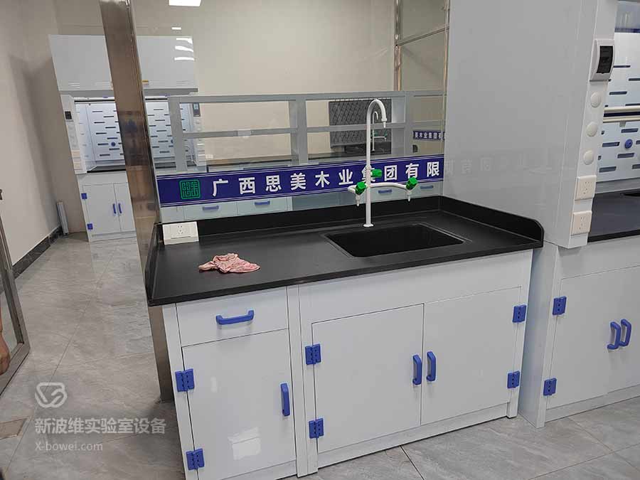 广西贵港实验室家具安装现场